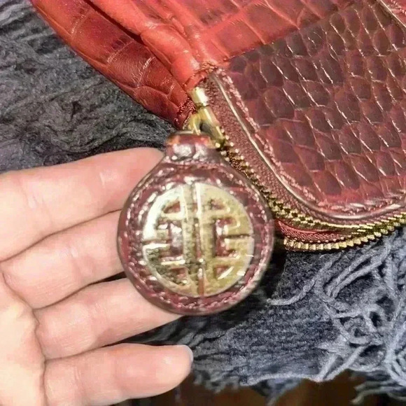 👜Antonio Melani 🇮🇹Large Burgundy Leather Croc Embossed Satchel Handbag - Picture 12 of 13